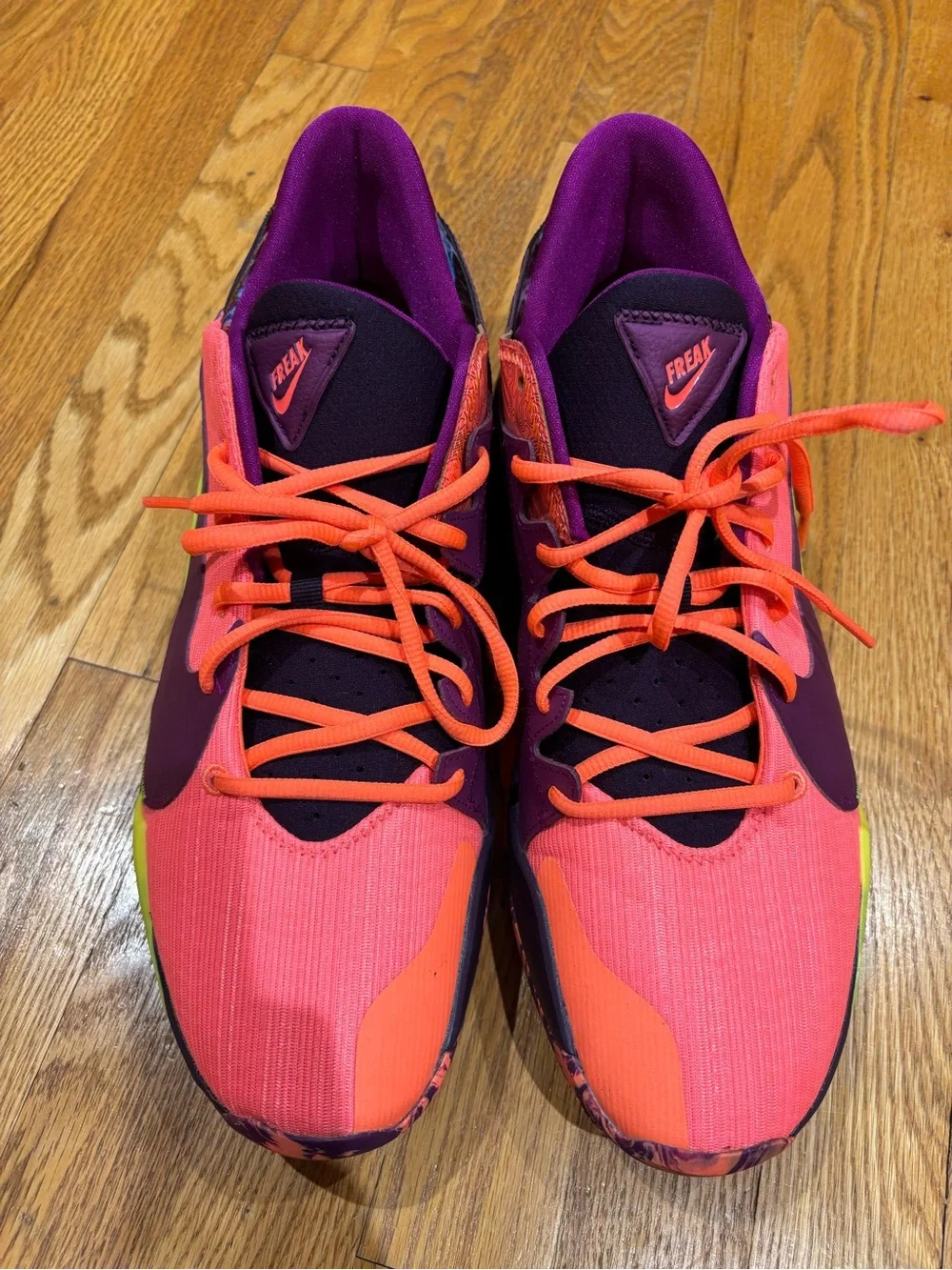 Men’s size 13 Nike Zoom Freak 2 